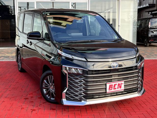 TOYOTA VOXY HYBRID 2024