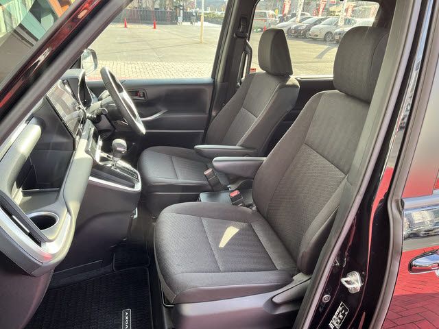 TOYOTA VOXY HYBRID 2024