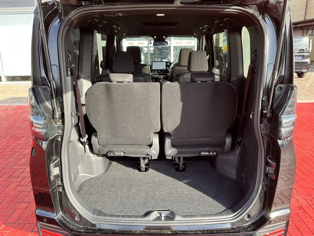 TOYOTA VOXY HYBRID 2024