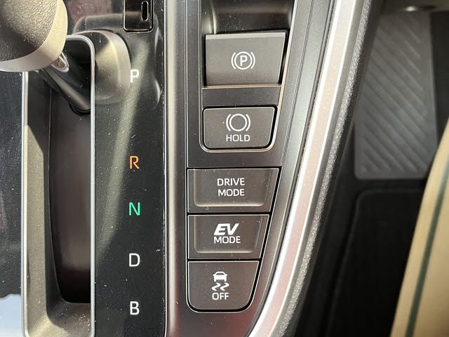 TOYOTA VOXY HYBRID 2024