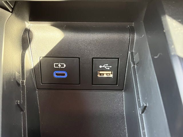 TOYOTA VOXY HYBRID 2024