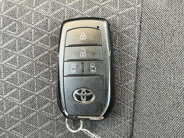 TOYOTA VOXY HYBRID 2024