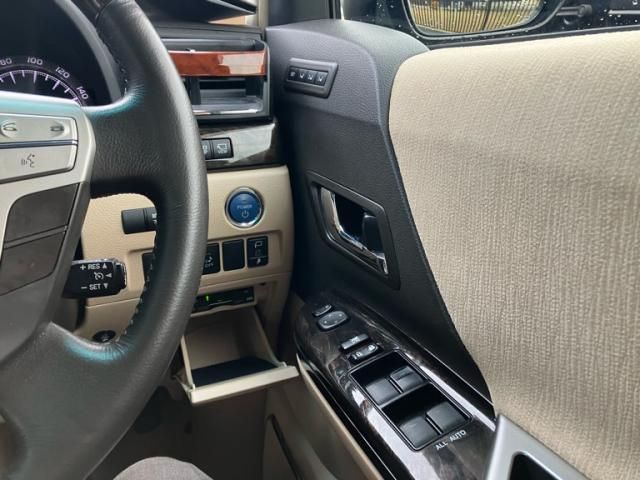 TOYOTA VELLFIRE  HYBRID 4WD 2014