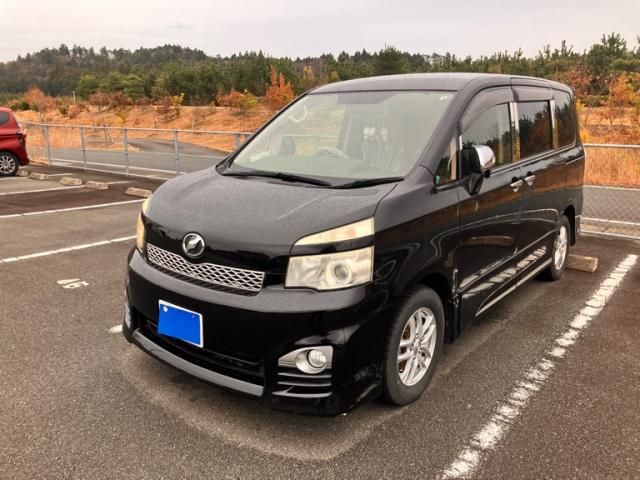TOYOTA VOXY 2011