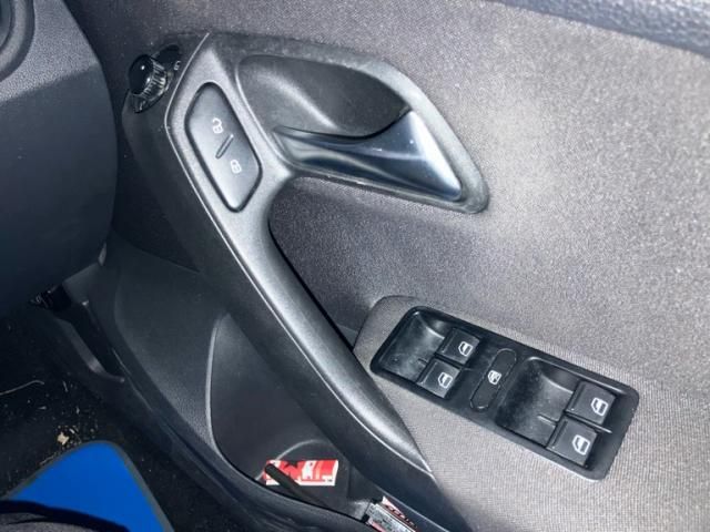 VOLKSWAGEN VOLKSWAGEN POLO 2011