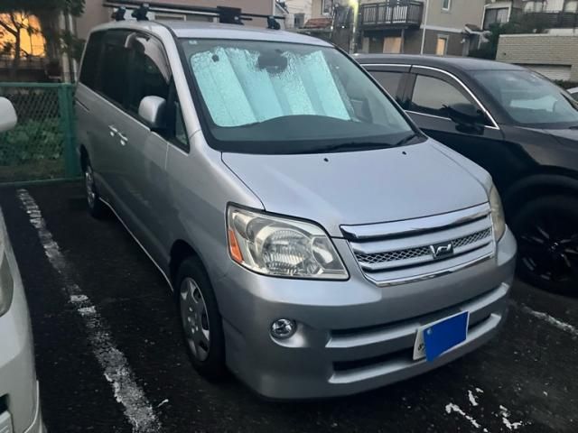 TOYOTA NOAH 4WD 2005