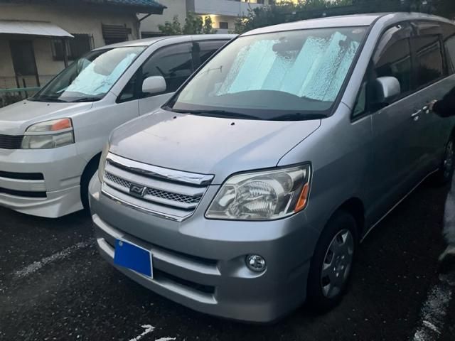 TOYOTA NOAH 4WD 2005
