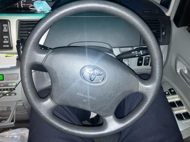 TOYOTA NOAH 4WD 2005