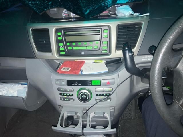 TOYOTA NOAH 4WD 2005