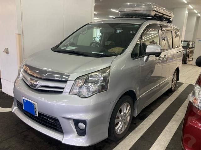 TOYOTA NOAH 2012 