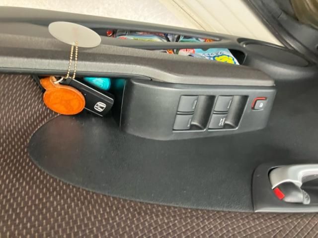 HONDA FIT SHUTTLE HYBRID 2011