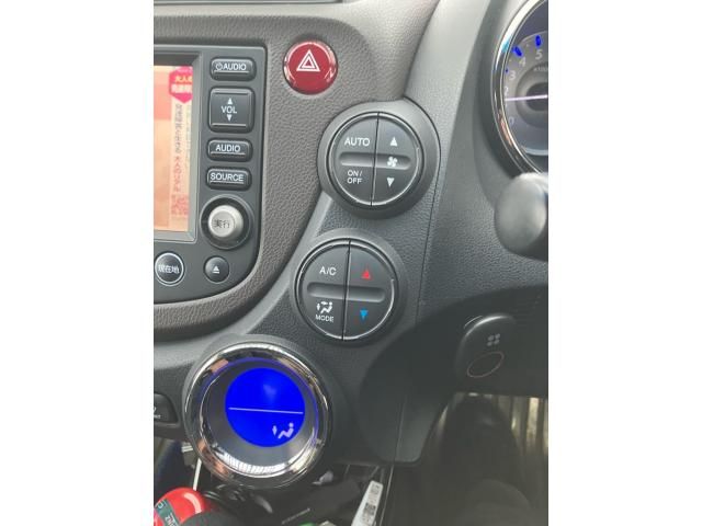 HONDA FIT SHUTTLE HYBRID 2011