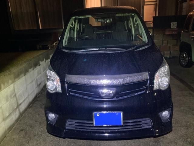 TOYOTA NOAH 2011