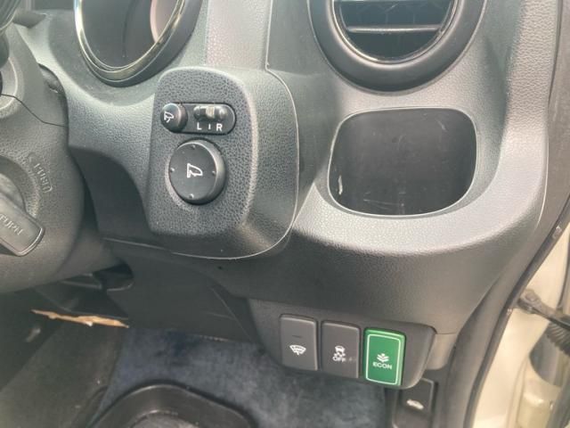 HONDA FIT SHUTTLE HYBRID 2013