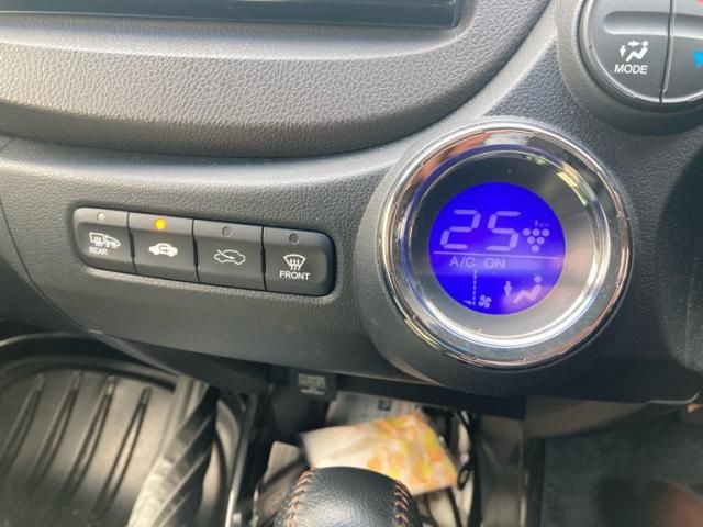 HONDA FIT SHUTTLE HYBRID 2013