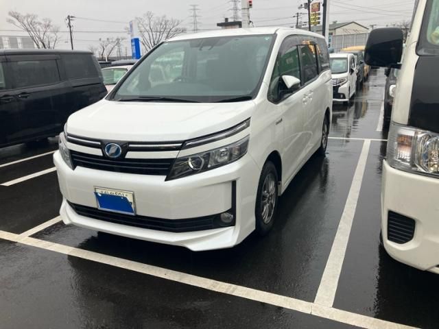 TOYOTA VOXY HYBRID 2017