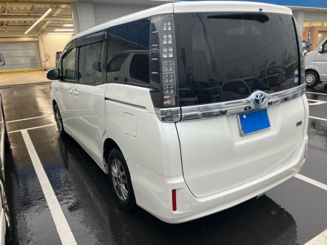TOYOTA VOXY HYBRID 2017