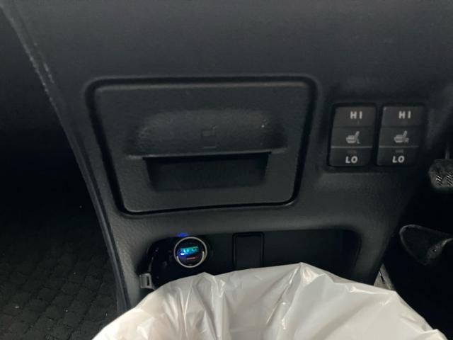 TOYOTA VOXY HYBRID 2017