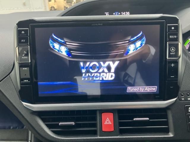 TOYOTA VOXY HYBRID 2017