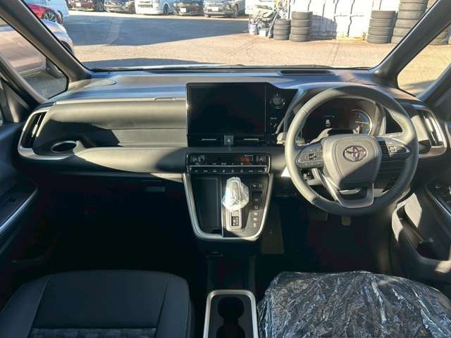 TOYOTA VOXY HYBRID 2025