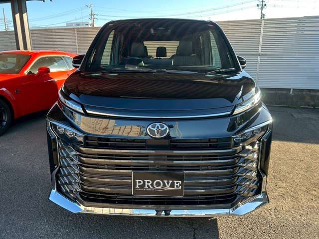 TOYOTA VOXY HYBRID 2025