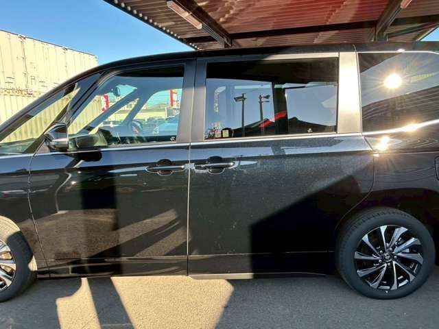 TOYOTA VOXY HYBRID 2025