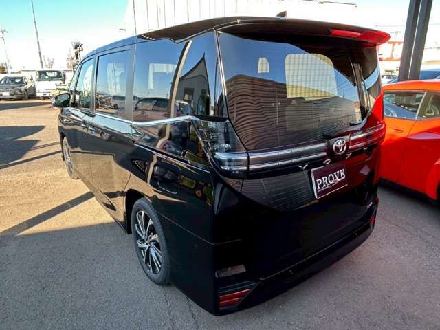 TOYOTA VOXY HYBRID 2025