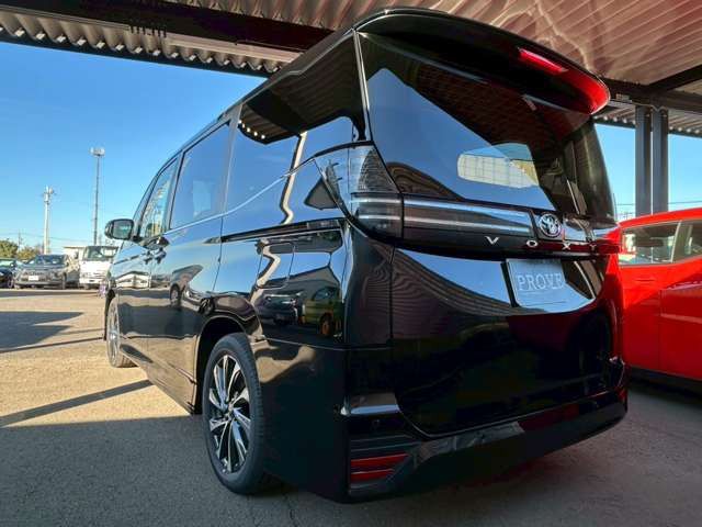 TOYOTA VOXY HYBRID 2025