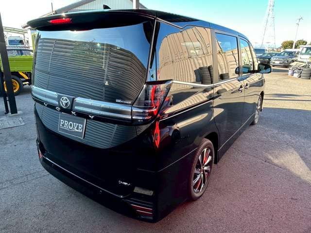 TOYOTA VOXY HYBRID 2025