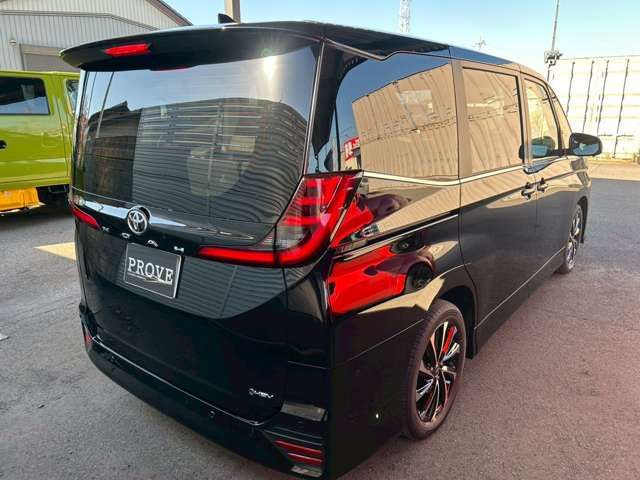 TOYOTA NOAH HYBRID 2025