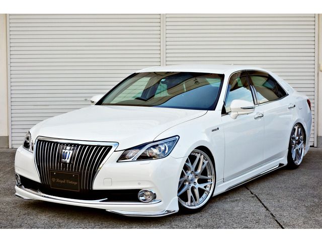 TOYOTA CROWN MAJESTA HYBRID 2013
