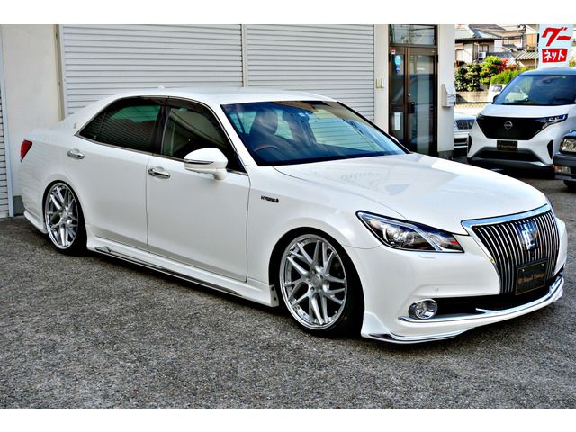 TOYOTA CROWN MAJESTA HYBRID 2013