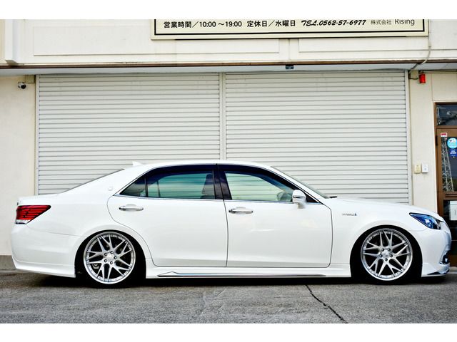 TOYOTA CROWN MAJESTA HYBRID 2013