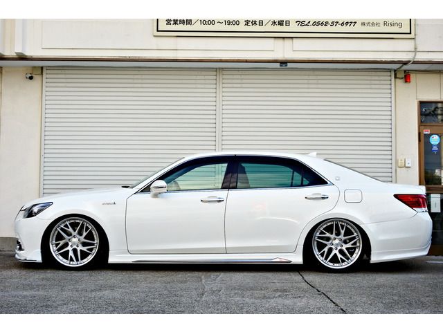 TOYOTA CROWN MAJESTA HYBRID 2013