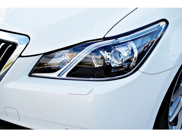 TOYOTA CROWN MAJESTA HYBRID 2013