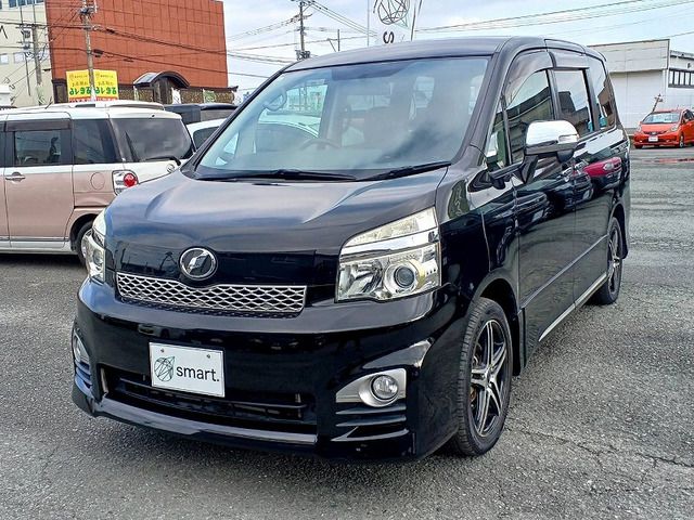 TOYOTA VOXY 2013