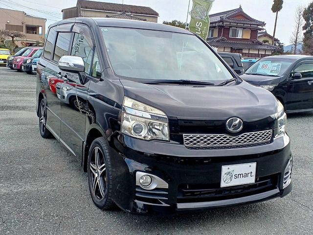 TOYOTA VOXY 2013