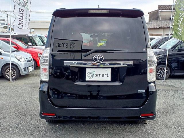 TOYOTA VOXY 2013