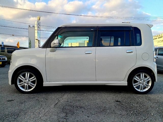 TOYOTA PIXIS SPACE CUSTOM 2011