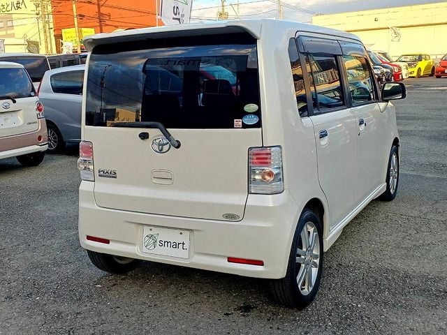 TOYOTA PIXIS SPACE CUSTOM 2011