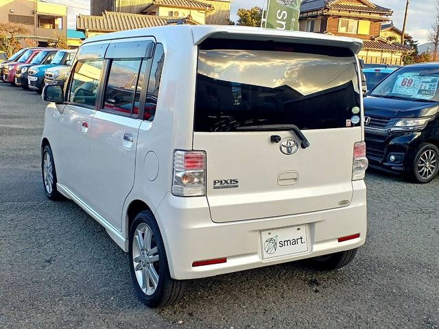 TOYOTA PIXIS SPACE CUSTOM 2011