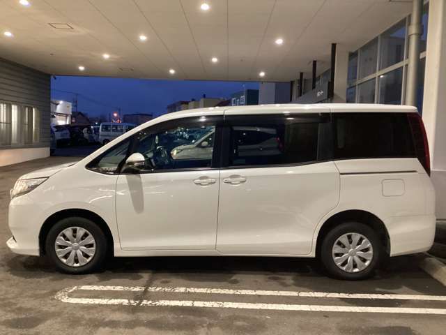 TOYOTA NOAH 4WD 2016