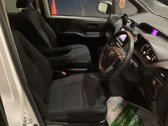 TOYOTA NOAH 4WD 2016