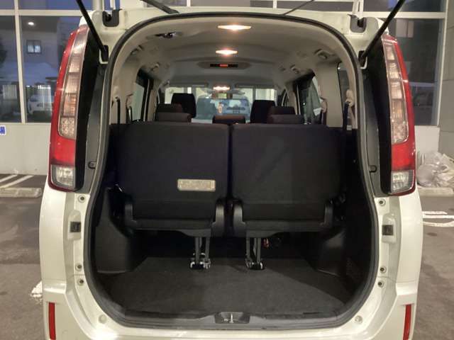 TOYOTA NOAH 4WD 2016