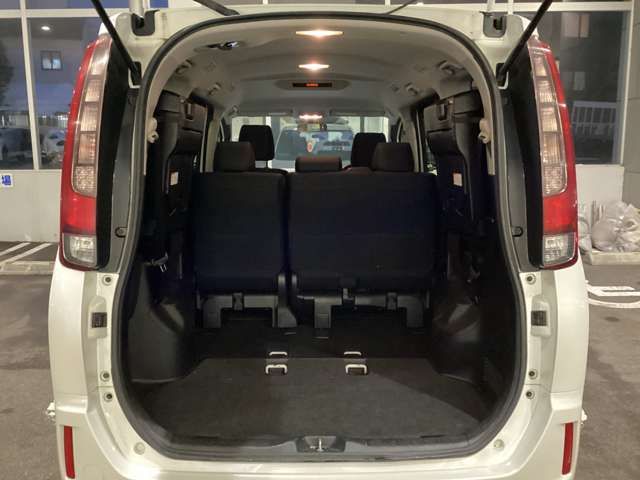 TOYOTA NOAH 4WD 2016