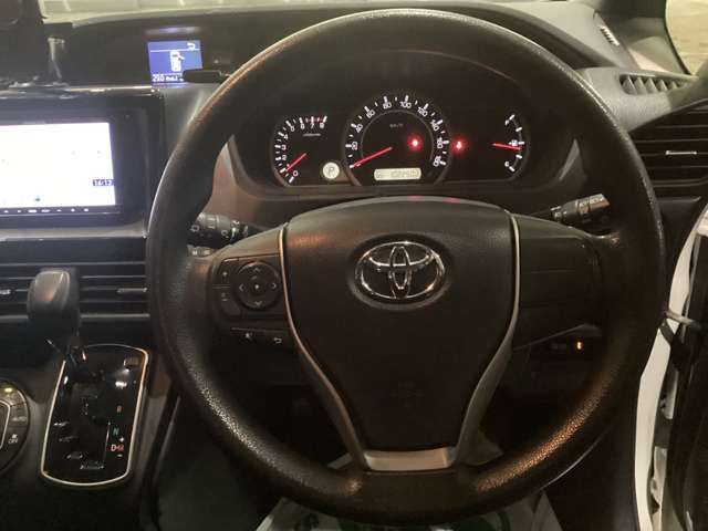 TOYOTA NOAH 4WD 2016