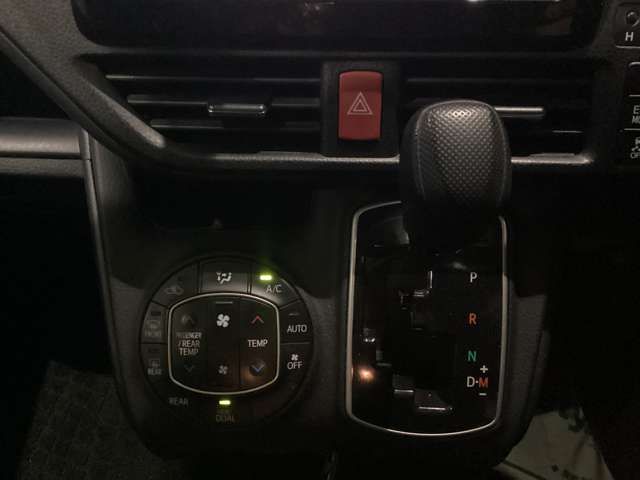 TOYOTA NOAH 4WD 2016