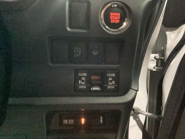 TOYOTA NOAH 4WD 2016