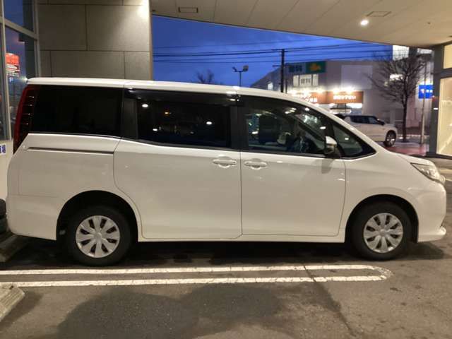 TOYOTA NOAH 4WD 2016