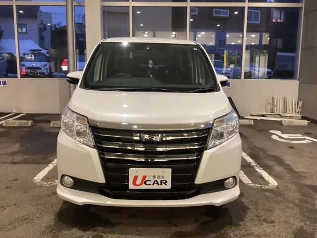 TOYOTA NOAH 4WD 2016